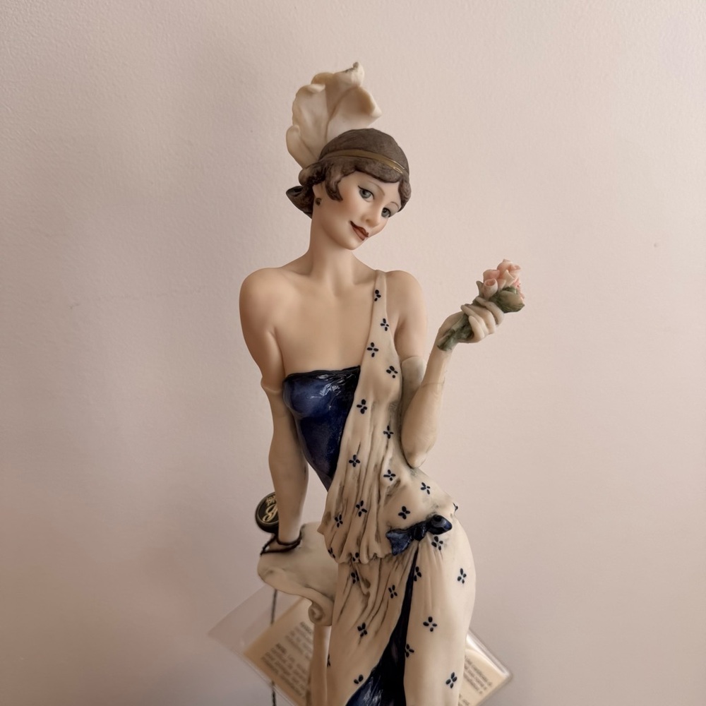 Giuseppe Armani Florence “Camille” Figurine 2000 Italy Porcelain Lady Statue - Picture 3 of 12